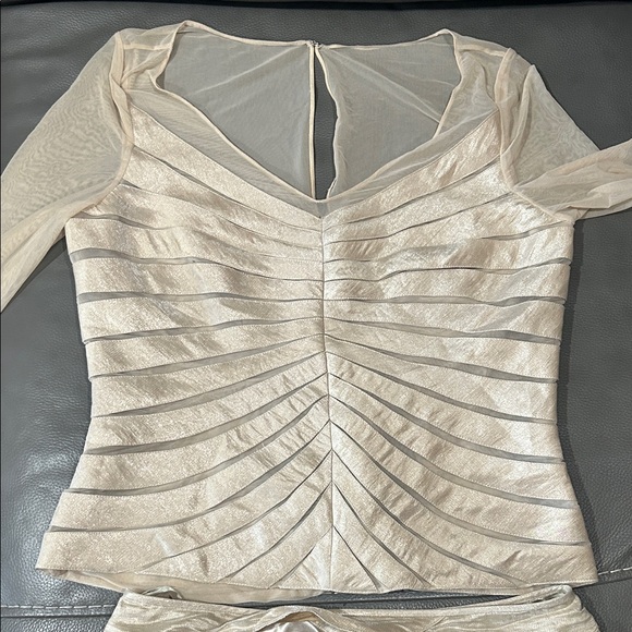 Adrianna Papell Events Essentials Elegant Beige Two-Piece Skirt Set. Size 10/12 - Picture 2 of 9